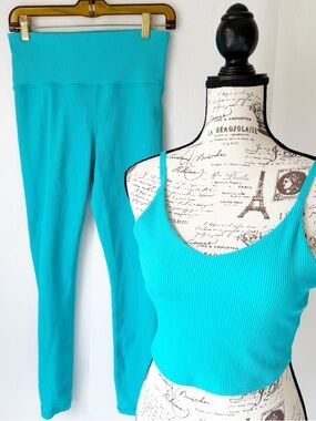 Like new Athleta Elation Rib ocean blue tights and tank top set M